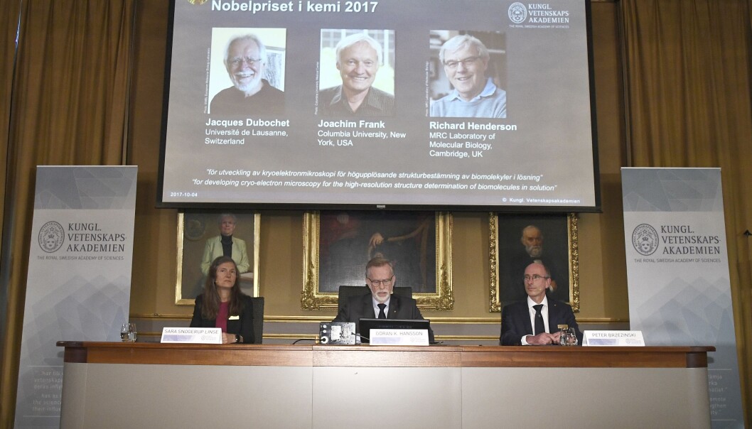 Vinnerne av årets Nobelpris i kjemi. (Foto: Claudio Bresciani, EPA, NTB Scanpix) Vinnerne av årets Nobelpris i kjemi. (Foto: Claudio Bresciani, EPA, NTB Scanpix)