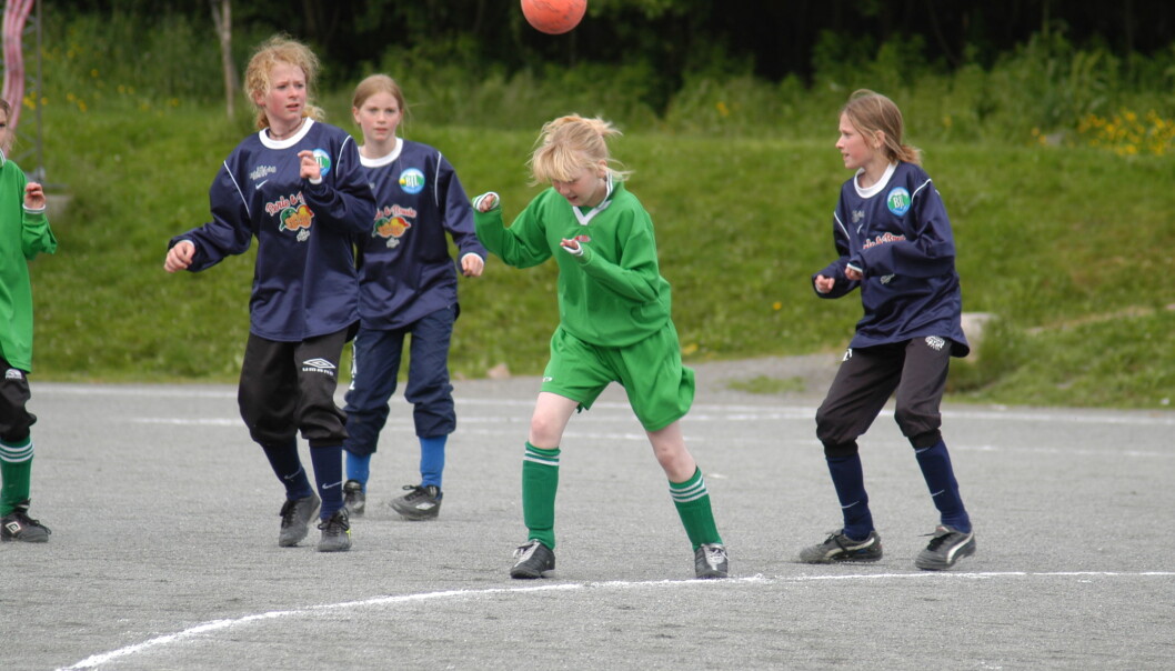 Flere trenere i Norge er opptatt av tidlig spesialisering i barneidretten. Men i idretter som fotball og ski kan den vente til 14 eller15-årsalderen, ifølge forsker. (Foto: Jan Emil Ellingsen) Flere trenere i Norge er opptatt av tidlig spesialisering i barneidretten. Men i idretter som fotball og ski kan den vente til 14 eller15-årsalderen, ifølge forsker. (Foto: Jan Emil Ellingsen)