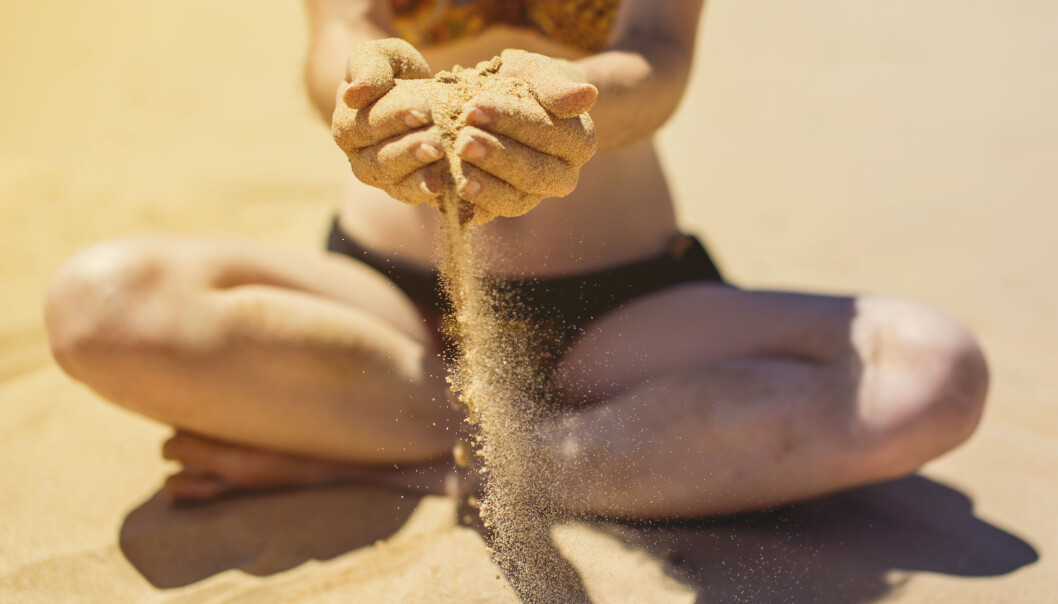 Mange av oss koste oss på stranda i sommer - med en bismak i munnen. Var det varme været en følge av menneskeskapte klimaendringer? (Foto: Colourbox) Mange av oss koste oss på stranda i sommer - med en bismak i munnen. Var det varme været en følge av menneskeskapte klimaendringer? (Foto: Colourbox)
