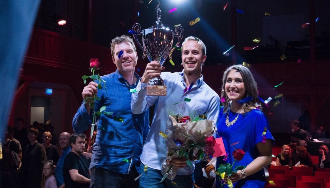 Tre superfinalister ble til slutt én vinner. her er Torbjørn Øygard Skodvin flankert av medsuperfinalister Morten Svendsen Næss og Brittany Marie DiSanti. (Foto: Inga Rygg) Tre superfinalister ble til slutt én vinner. her er Torbjørn Øygard Skodvin flankert av medsuperfinalister Morten Svendsen Næss og Brittany Marie DiSanti. (Foto: Inga Rygg)
