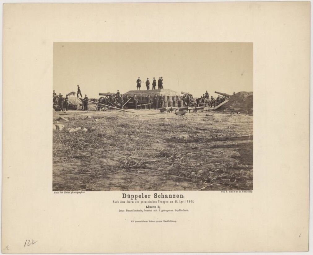 Prøysserne inntok den danske skansen ved Dybbøl 18. april 1864 etter to måneders bombardement. Bildet er tatt av den tyske fotografen Christian Friedrich Brandt (1823–1891), som var født i Slesvig-Holstein. (Illustrasjon: Det kongelige bibliotek) Prøysserne inntok den danske skansen ved Dybbøl 18. april 1864 etter to måneders bombardement. Bildet er tatt av den tyske fotografen Christian Friedrich Brandt (1823–1891), som var født i Slesvig-Holstein. (Illustrasjon: Det kongelige bibliotek)