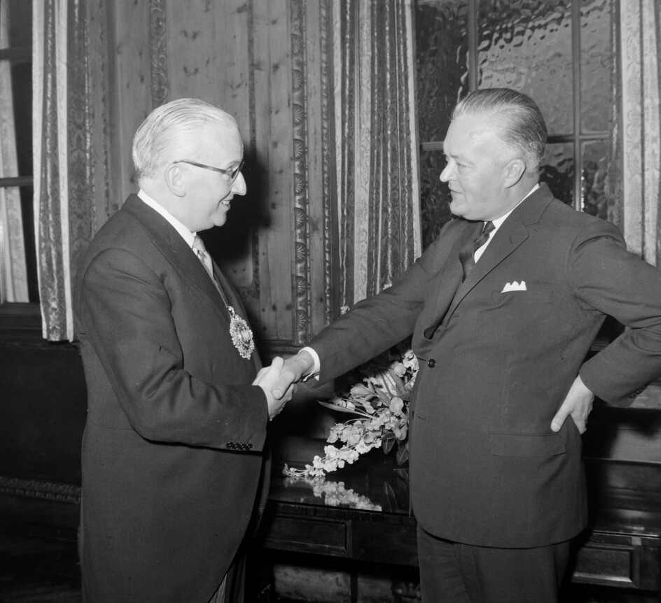 Jean Lesage (til høyre) med Londons borgermester i 1963, Ralph Perring. (Foto: Topfoto / NTB scanpix)
