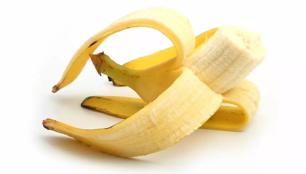 Norsk Ukeblad forteller sine lesere at en halv banan gir bedre nattesøvn. Det er fordi bananer virker muskelavslappende. Men ifølge forskningen finnes det ingen bevis på at noen matvarer påvirker nattesøvnen.  (Foto: Colorbox)