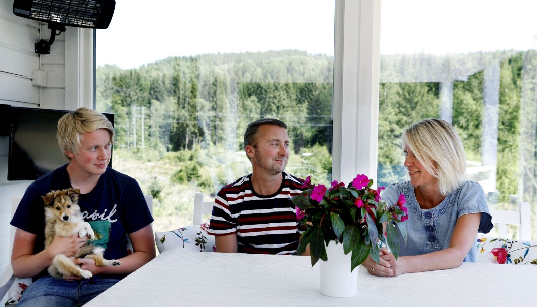 Familien Nerby forsøker å minne hverandre på at det tross alt kunne gått mye verre med Nils Raymond. (Foto: Nasjonalforeningen for folkehelsen) Familien Nerby forsøker å minne hverandre på at det tross alt kunne gått mye verre med Nils Raymond. (Foto: Nasjonalforeningen for folkehelsen)