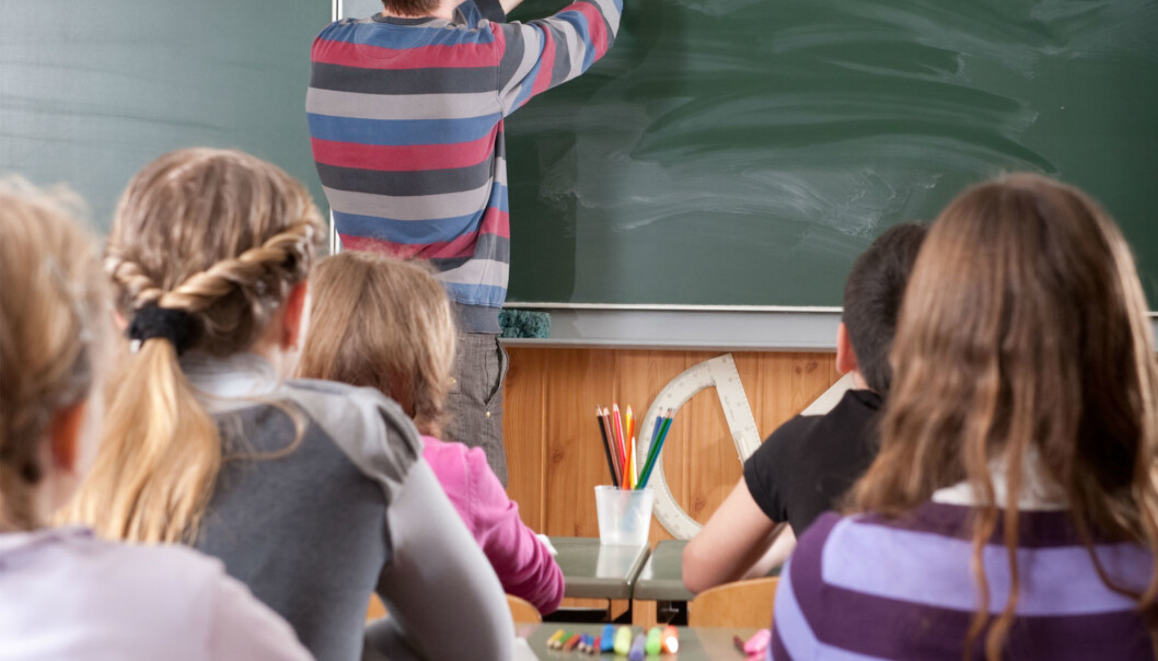 Overgangen fra videregående til lærerstudiene kan være tung for noen unge lærerspirer. Selv om de har gode matematikk-karakterer fra skolen, er kunnskapen deres rent regelbundet, og de mangler en bakenforliggende forståelse av reglene, forteller forsker bak ny studie. (Illustrasjonsfoto: Colourbox) Overgangen fra videregående til lærerstudiene kan være tung for noen unge lærerspirer. Selv om de har gode matematikk-karakterer fra skolen, er kunnskapen deres rent regelbundet, og de mangler en bakenforliggende forståelse av reglene, forteller forsker bak ny studie. (Illustrasjonsfoto: Colourbox)