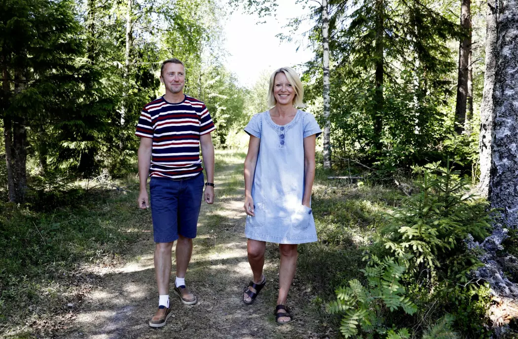 Nils Raymond og kona Cathrine Nerby går lange turer hver dag. Da får de tid til å planlegge hverdagen grundig. (Foto: Nasjonalforeningen for folkehelsen)