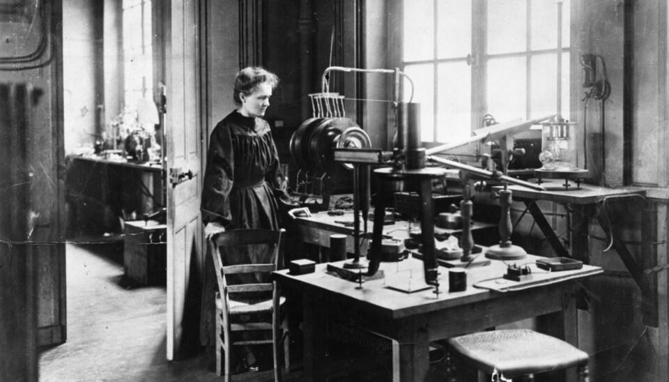 Marie Curie i laboratoriet sitt. (Foto: Scanpix)