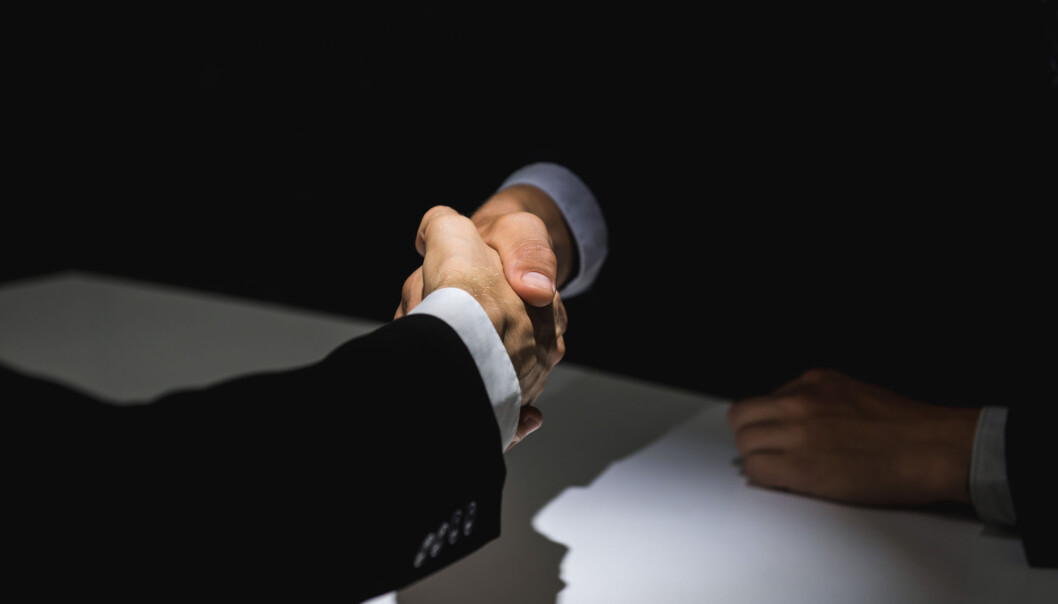 De senere årene har det kommet en god del forskning som handler om hvilke psykologiske faktorer som gjør oss mer tilbøyelige til å tro på konspirasjonsteorier. (Foto: Atstock Productions / Shutterstock / NTB scanpix). De senere årene har det kommet en god del forskning som handler om hvilke psykologiske faktorer som gjør oss mer tilbøyelige til å tro på konspirasjonsteorier. (Foto: Atstock Productions / Shutterstock / NTB scanpix).