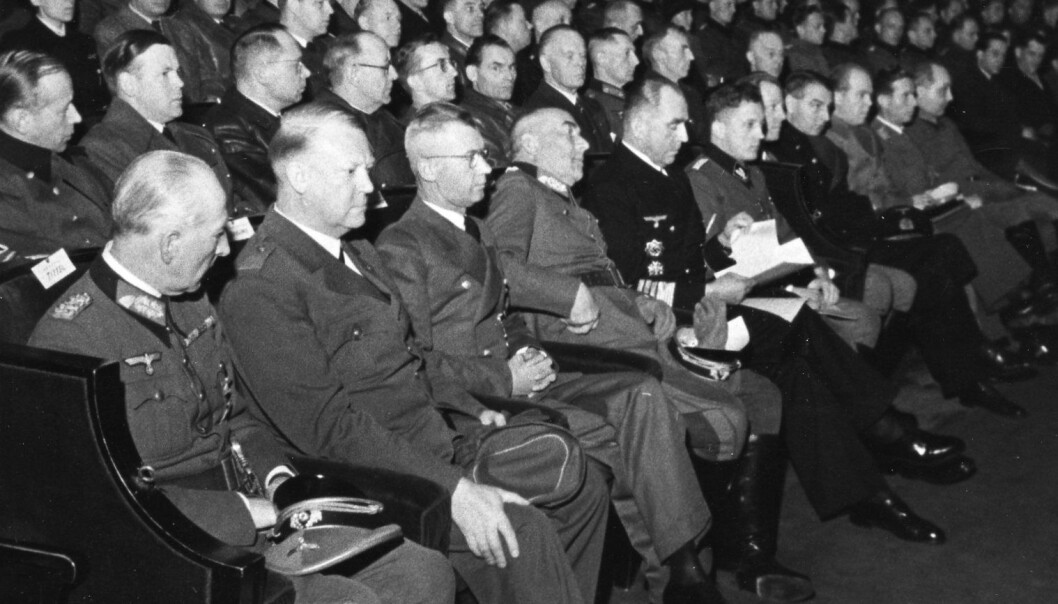 Selv om Nasjonal Samling drev norske kinoer, ble kinosalene et viktig sted for hverdagsmotstand. For eksempel buet nordmenn høylydt da det ble vist nazipropaganda. Bildet er fra salen i Colosseum kino i 1944 (Foto: Riksakrivet) Selv om Nasjonal Samling drev norske kinoer, ble kinosalene et viktig sted for hverdagsmotstand. For eksempel buet nordmenn høylydt da det ble vist nazipropaganda. Bildet er fra salen i Colosseum kino i 1944 (Foto: Riksakrivet)