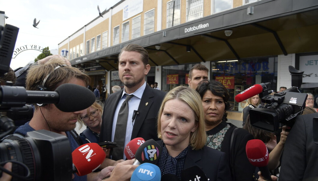 Sylvi Listhaug bruker ordet parallellsamfunn til å spre et usant rykte og gi ordet et innhold med forbindelser til «no-go»-soner og svenske tilstander, ifølge Anne Birgitta Nilsen. (Foto: Anders Wiklund / TT / NTB scanpix) Sylvi Listhaug bruker ordet parallellsamfunn til å spre et usant rykte og gi ordet et innhold med forbindelser til «no-go»-soner og svenske tilstander, ifølge Anne Birgitta Nilsen. (Foto: Anders Wiklund / TT / NTB scanpix)