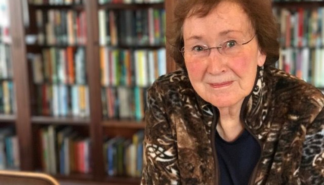 Kari Lindbekk startet med doktorgraden på 1970-tallet, men måtte legge den bort. I en alder av 80 år ble hun ferdig. Hun har gitt et ganske sjeldent bidrag til norsk historieforskning, mener historiker Arne Solli. (Foto: Siw Ellen Jakobsen) Kari Lindbekk startet med doktorgraden på 1970-tallet, men måtte legge den bort. I en alder av 80 år ble hun ferdig. Hun har gitt et ganske sjeldent bidrag til norsk historieforskning, mener historiker Arne Solli. (Foto: Siw Ellen Jakobsen)