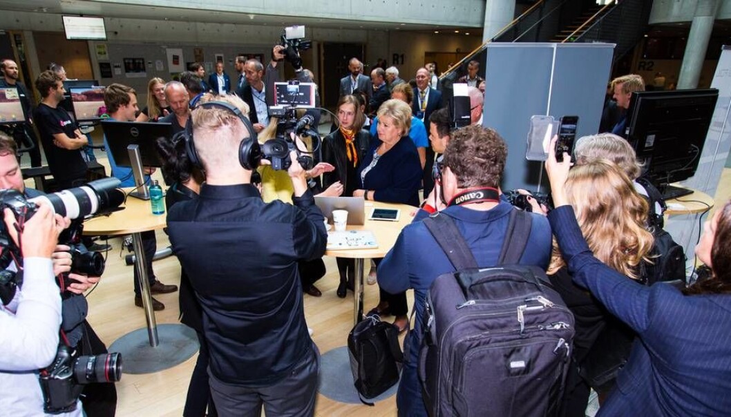 Det er knyttet store forventninger til regjeringens forslag til statsbudsjett for 2019 som legges ut mandag. En ting er om Kunnskapsdepartementet har fått det de ønsker, en annen er om aktørene i universitetssektoren er fornøyd med hvordan statsråd Iselin Nybø har fordelt disse midlene. Her er hun avbildet sammen med statsminister Erna Solberg under Teknologitoppmøtet på NTNU i høst. (Foto: Espen Halvorsen Bjørgan) Det er knyttet store forventninger til regjeringens forslag til statsbudsjett for 2019 som legges ut mandag. En ting er om Kunnskapsdepartementet har fått det de ønsker, en annen er om aktørene i universitetssektoren er fornøyd med hvordan statsråd Iselin Nybø har fordelt disse midlene. Her er hun avbildet sammen med statsminister Erna Solberg under Teknologitoppmøtet på NTNU i høst. (Foto: Espen Halvorsen Bjørgan)