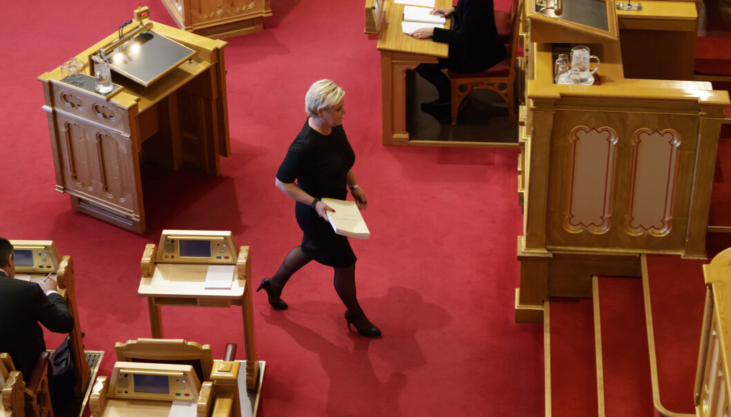 Finansminister Siv Jensen på vei opp på Stortingets talerstol for å legge fram neste års statsbudsjett. (Foto: Cornelius Poppe / NTB scanpix) Finansminister Siv Jensen på vei opp på Stortingets talerstol for å legge fram neste års statsbudsjett. (Foto: Cornelius Poppe / NTB scanpix)
