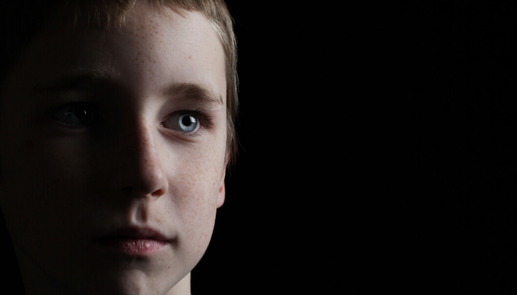 Tourettes syndrom kan kobles til strukturelle forandringer i arvemassen. Forskerne har nå funnet nærmere 500 gener som gir økt risiko for å få syndromet. En av hypotesene til forskerne er at enkelte nerveceller ikke posisjonerer seg normalt under hjernes utvikling og modning. (Foto: Shutterstock/NTB scanpix) Tourettes syndrom kan kobles til strukturelle forandringer i arvemassen. Forskerne har nå funnet nærmere 500 gener som gir økt risiko for å få syndromet. En av hypotesene til forskerne er at enkelte nerveceller ikke posisjonerer seg normalt under hjernes utvikling og modning. (Foto: Shutterstock/NTB scanpix)