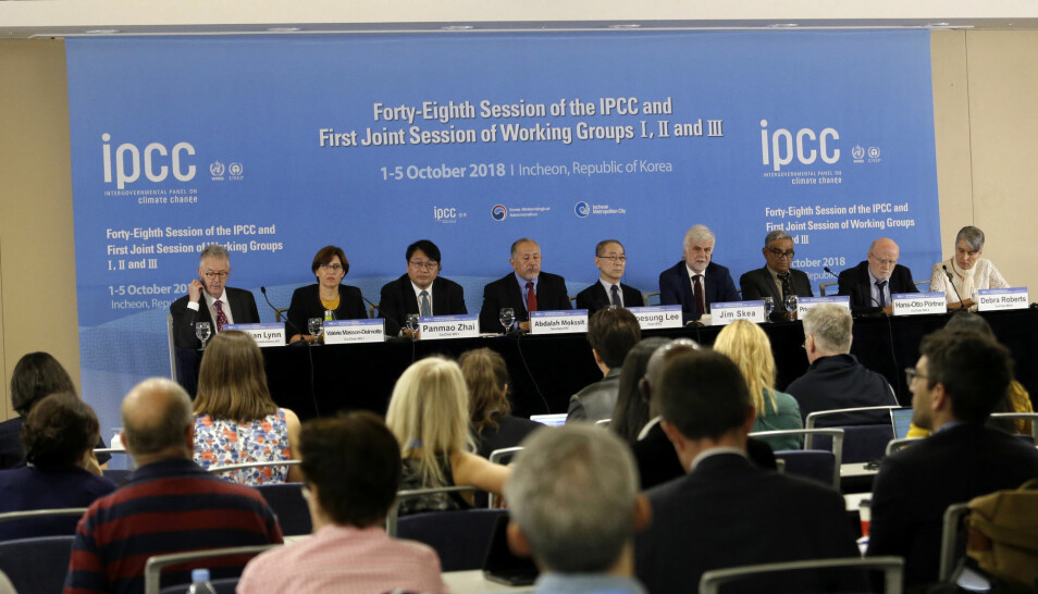 Det var ikke noe glansbilde de tegnet, IPCC, da de mandag la fram den nye rapporten om hva som skal til for å nå halvannengradsmålet. (Foto: Ahn Young-joon, AP/NTB scanpix)