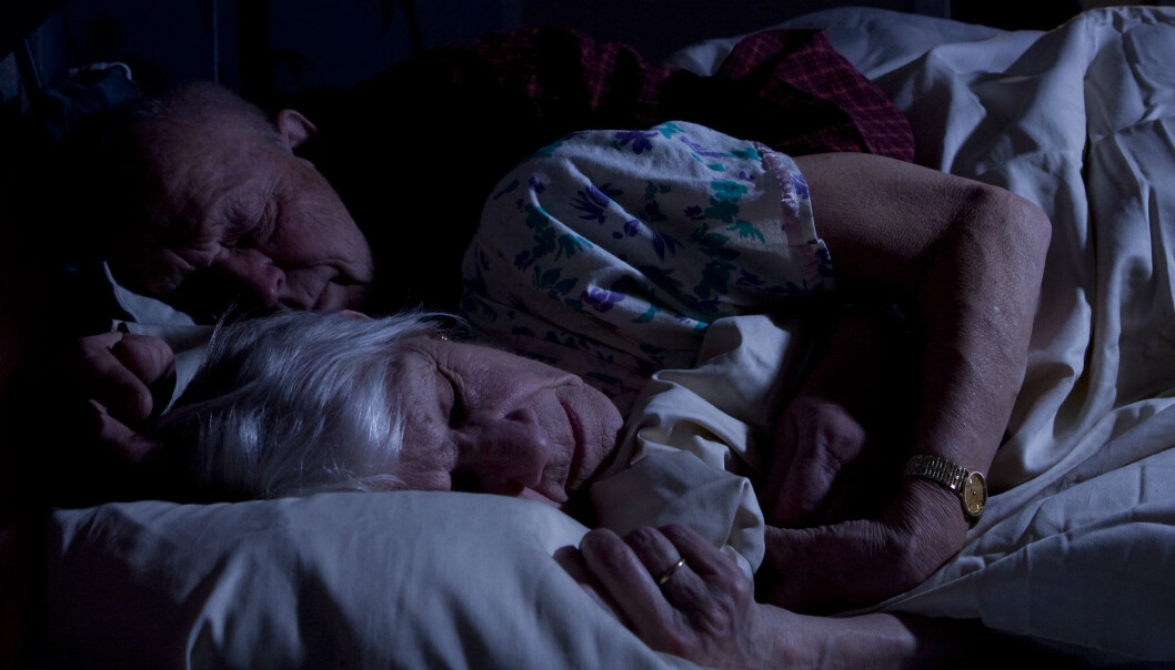 Søvn har mye å si for hvordan minnene våre blir lagret i hjernen. En ny studie viser at eldre som sliter med søvnproblemer også har flere symptomer som kobles til økt fare for Alzheimers. (Illustrasjonsfoto: Colourbox) Søvn har mye å si for hvordan minnene våre blir lagret i hjernen. En ny studie viser at eldre som sliter med søvnproblemer også har flere symptomer som kobles til økt fare for Alzheimers. (Illustrasjonsfoto: Colourbox)