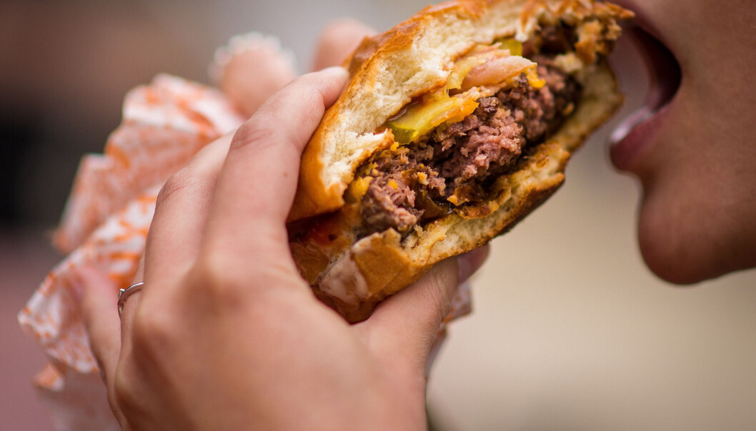 I intervju med forskere svarte mange norske forbrukere at «en skikkelig middag inneholder kjøtt». (Illustrasjonsfoto: napocska / Shutterstock / NTB scanpix) I intervju med forskere svarte mange norske forbrukere at «en skikkelig middag inneholder kjøtt». (Illustrasjonsfoto: napocska / Shutterstock / NTB scanpix)