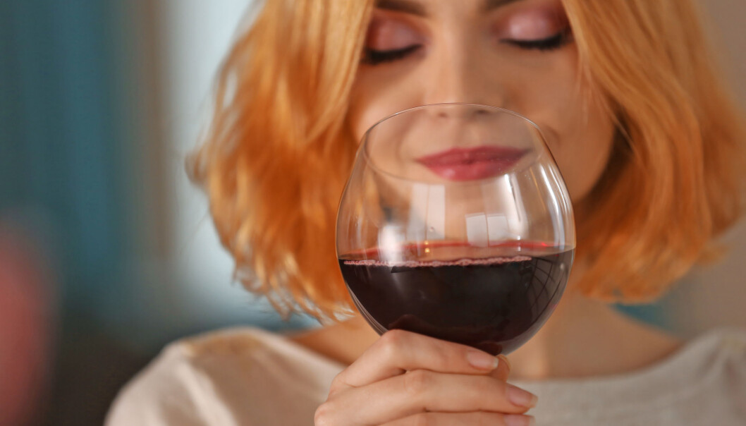 Et glass rødvin – sunt eller usunt? (Foto: Africa Studio / Shutterstock / NTB scanpix) Et glass rødvin – sunt eller usunt? (Foto: Africa Studio / Shutterstock / NTB scanpix)