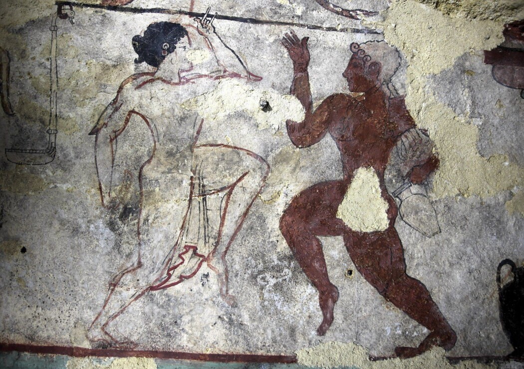 Etruskernes erotiske ritualer, blodritualer og ekstatiske dansing skulle bringe sjelen trygt fram til dødsriket. Bildet er fra Løvinnenes grav i Tarquina. Etruskernes erotiske ritualer, blodritualer og ekstatiske dansing skulle bringe sjelen trygt fram til dødsriket. Bildet er fra Løvinnenes grav i Tarquina.