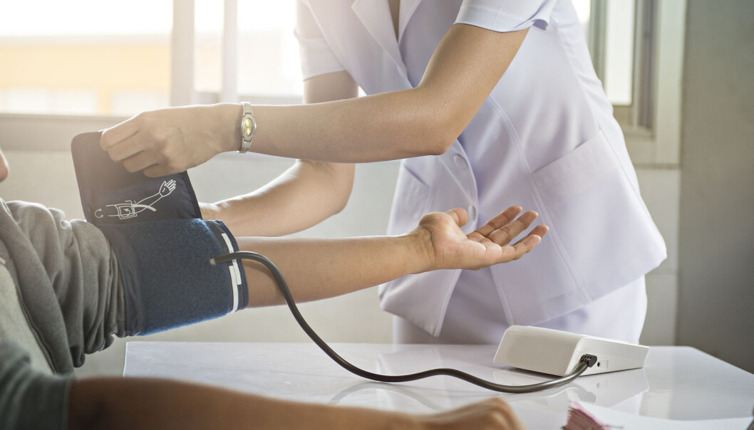 Mange sykepleiere i psykisk helsevern og rusbehandling mener de burde jobbe mer med å observere og kartlegge pasientenes fysiske helse. (Illustrasjonsfoto: Shutterstock / NTB Scanpix) Mange sykepleiere i psykisk helsevern og rusbehandling mener de burde jobbe mer med å observere og kartlegge pasientenes fysiske helse. (Illustrasjonsfoto: Shutterstock / NTB Scanpix)