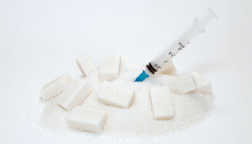 Forskerne er enige om at sukker har noen av de samme egenskapene som narkotiske stoffer. Enigheten forsvinner når noen påstår at vi kan bli like avhengige av sukker som av kokain og heroin. (Illustrasjonsfoto: Colourbox)