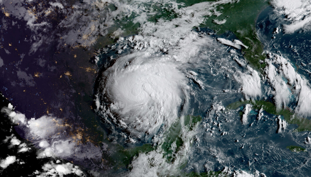 Den 24. august oppdaget det amerikanske National Hurricane Center at orkanen Harvey økte i styrke. Slik så den ut over Mexicogolfen denne dagen, fanget på kamera av satelitter. (Foto: NOAA/NASA GOES Project) Den 24. august oppdaget det amerikanske National Hurricane Center at orkanen Harvey økte i styrke. Slik så den ut over Mexicogolfen denne dagen, fanget på kamera av satelitter. (Foto: NOAA/NASA GOES Project)