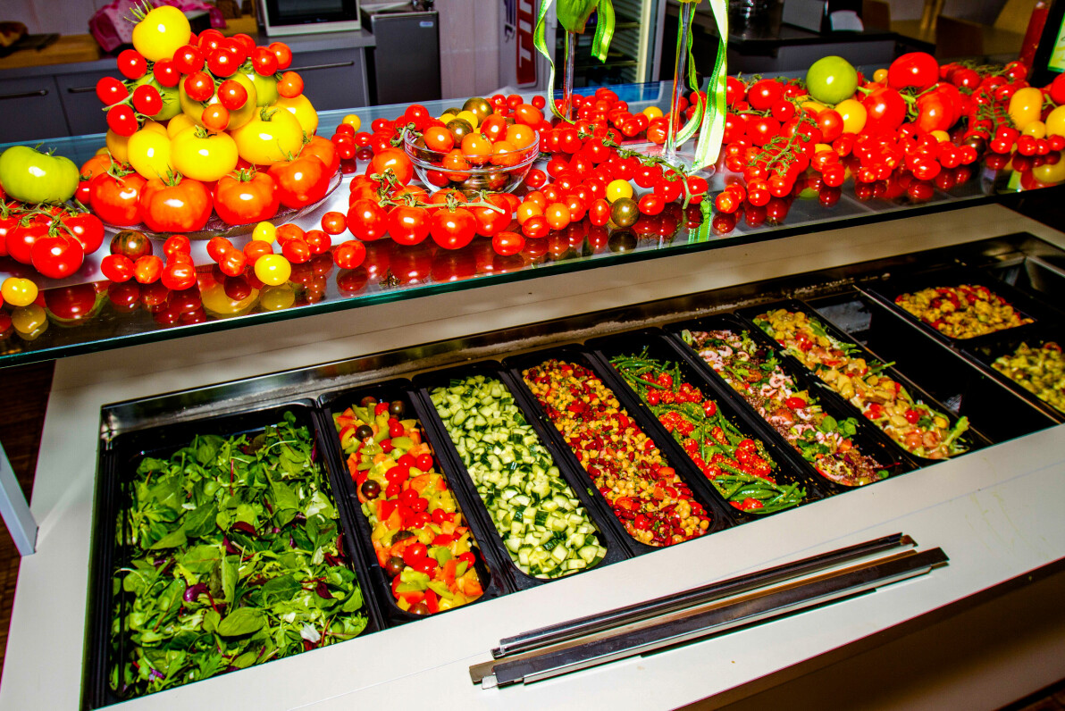 En ny undersøkelse av salatbarer i norske kantiner viser at bladsalat, tomat, potet, agurk og paprika er mest populært. (Foto: Emil Bremnes / Nofima)