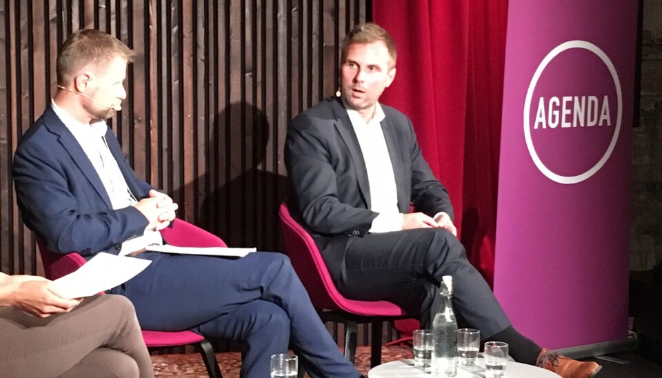 Høyres helseminister Bent Høie og Torgeir Micaelsen, helsepolitisk talsperson i Arbeiderpartiet, var uenige om behandlingen av kreftpasienter er bra nok i Agendas debatt om helse og ulikhet. - Når lommeboken bestemmer mer enn medisinske behov, fungerer ikke ordningen godt nok, og vi må få en annen form, sa Micaelsen. (Foto: Anne Lise Stranden/forskning.no)