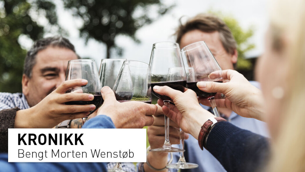 – Jeg tror det er mange som smaker alkohol julaften med barn til stede og viser moderasjon, noe barn har et uproblematisk forhold til, skriver Bengt Morten Wenstøb – Jeg tror det er mange som smaker alkohol julaften med barn til stede og viser moderasjon, noe barn har et uproblematisk forhold til, skriver Bengt Morten Wenstøb