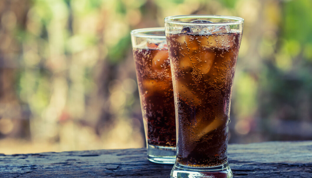 Et problem med cola er at det ikke inneholder noe salt. Salt er like viktig som sukker når du skal motvirke dehydrering. (Foto: Shutterstock / NTB scanpix) Et problem med cola er at det ikke inneholder noe salt. Salt er like viktig som sukker når du skal motvirke dehydrering. (Foto: Shutterstock / NTB scanpix)