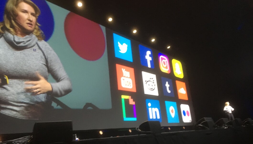 Stephanie L. Smith har mange sosiale medier å holde orden på. I forrige uke røpet hun noen av NASAs «hemmeligheter» på Webdagene i Oslo. (Foto: Eivind Torgersen) Stephanie L. Smith har mange sosiale medier å holde orden på. I forrige uke røpet hun noen av NASAs «hemmeligheter» på Webdagene i Oslo. (Foto: Eivind Torgersen)