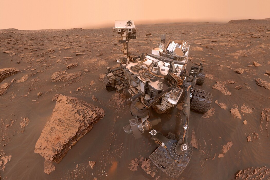 NASA kaller det en selfie, men egentlig er dette bildet satt sammen av flere bilder «Curiosity» sendte til jorda 15. juni i år. (Illustrasjon: NASA/JPL-Caltech/MSSS) NASA kaller det en selfie, men egentlig er dette bildet satt sammen av flere bilder «Curiosity» sendte til jorda 15. juni i år. (Illustrasjon: NASA/JPL-Caltech/MSSS)