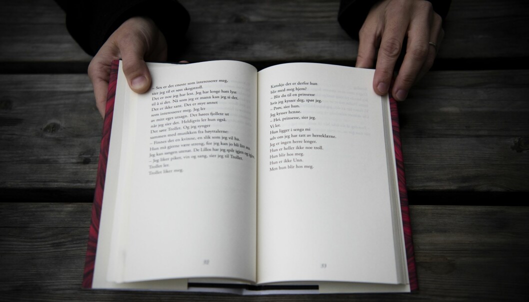 Bøker retta mot dyslektikarar er kjenneteikna av korte linjer. Det var nettopp linjelengda som skapte bry for lesarane, ifølgje ny studie. (Foto: Sonja Balci/OsloMet)