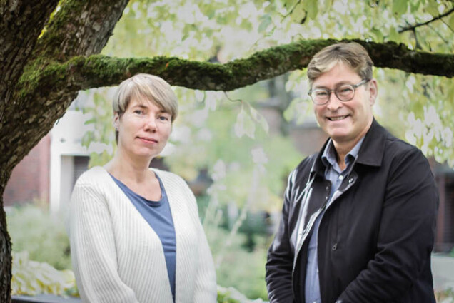 De to samfunnsforskerne Anne Skevik Grødem (Institutt for samfunnsforskning) og Jon M. Hippe (Fafo) har med finansiering fra Forskningsrådet gransket den politiske prosessen som ga oss et helt nytt pensjonssystem. (Foto: Eirin Konstad Nilsen) De to samfunnsforskerne Anne Skevik Grødem (Institutt for samfunnsforskning) og Jon M. Hippe (Fafo) har med finansiering fra Forskningsrådet gransket den politiske prosessen som ga oss et helt nytt pensjonssystem. (Foto: Eirin Konstad Nilsen)