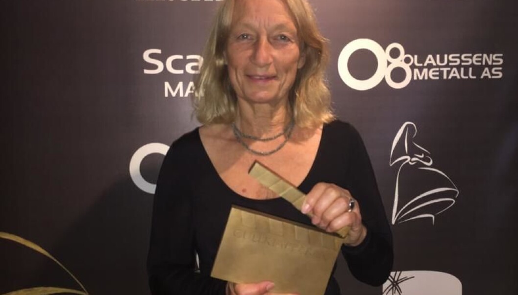 Inge-Lise Langfeldt mottok den prestisjetunge prisen Gullklapperen under Amandaprisutdelingen 2017. (Foto: Høgskolen i Innlandet) Inge-Lise Langfeldt mottok den prestisjetunge prisen Gullklapperen under Amandaprisutdelingen 2017. (Foto: Høgskolen i Innlandet)