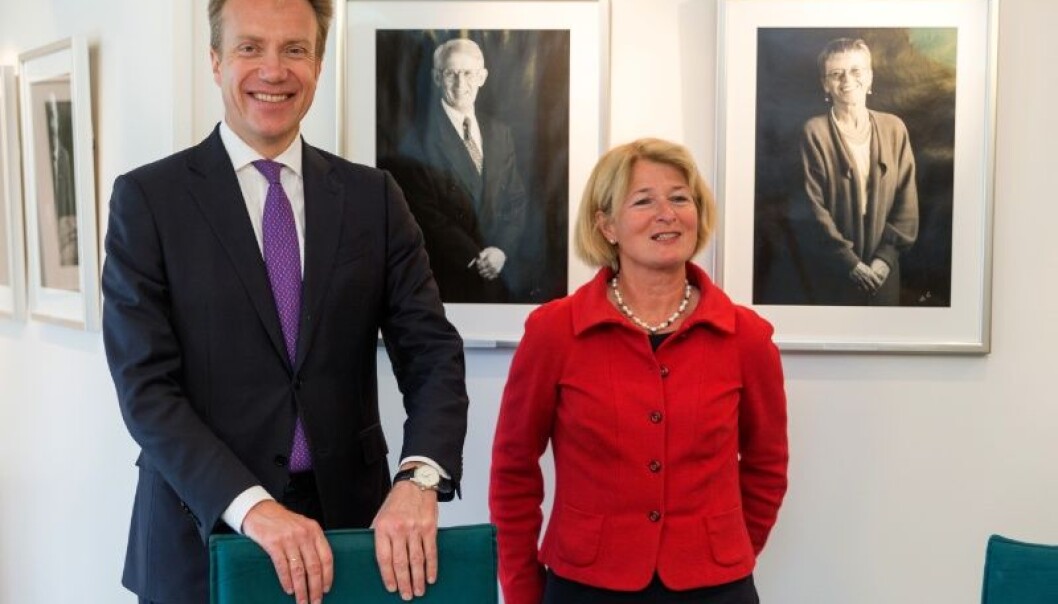 Utenriksminister Børge Brende og rektor Anne Husebekk ved UiT Norges arktiske universitet lanserte 15.august Mohnprisen i Tromsø. (Foto: Tommy Hansen) Utenriksminister Børge Brende og rektor Anne Husebekk ved UiT Norges arktiske universitet lanserte 15.august Mohnprisen i Tromsø. (Foto: Tommy Hansen)