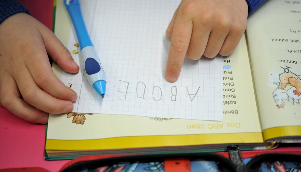 Det er større ulikhet i leseferdigheter blant ungdomsskoleelever i Norge enn i 19 andre OECD-land, viser en forskningsrapport fra UNICEF. (Foto: Frank May / NTB scanpix) Det er større ulikhet i leseferdigheter blant ungdomsskoleelever i Norge enn i 19 andre OECD-land, viser en forskningsrapport fra UNICEF. (Foto: Frank May / NTB scanpix)