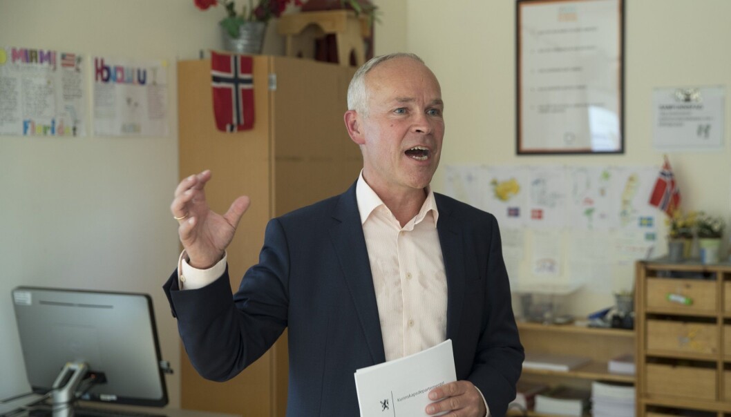 Kunnskaps- og integreringsminister Jan Tore Sanner sier han håper flere vil velge yrkesfag. (Foto: Vidar Ruud / NTB scanpix) Kunnskaps- og integreringsminister Jan Tore Sanner sier han håper flere vil velge yrkesfag. (Foto: Vidar Ruud / NTB scanpix)