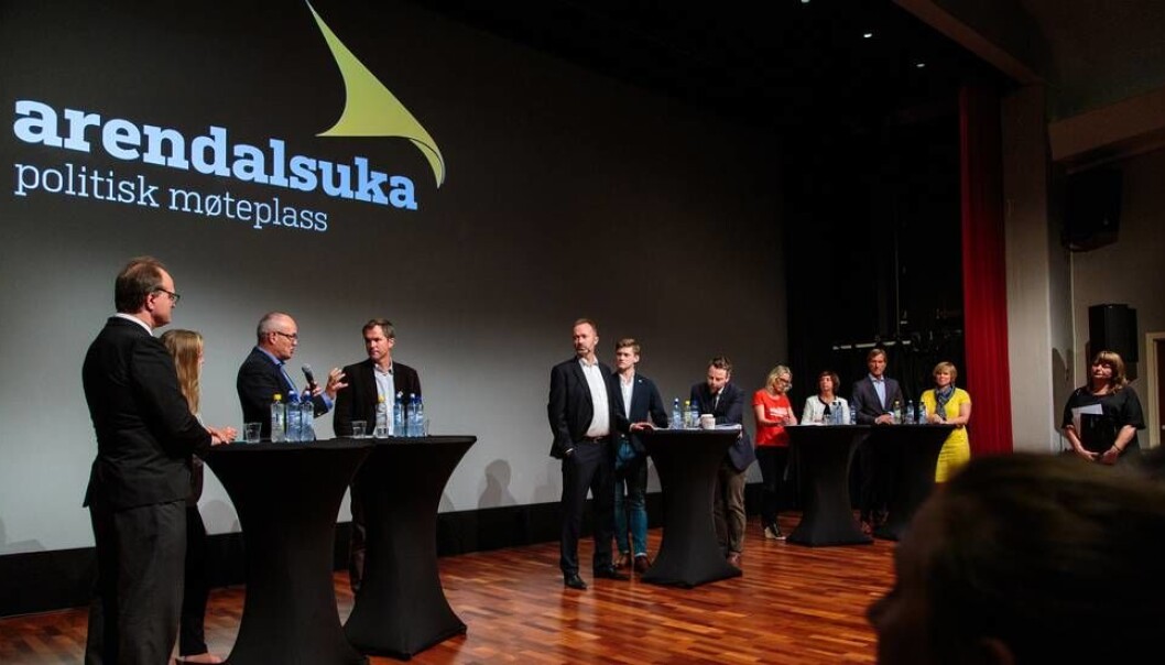 Debatt med mange stemmer. Fra venstre: UiA-rektor Frank Reichert, NMBU-rektor Mari Sundli Tveit, NTNU-rektor Gunnar Bovim, Adm.dir. i Forskningsrådet John-Arne Røttingen, Trond Giske, NSO-leder Mats Johansen Beldo, Torbjørn Røe Isaksen, Innovasjon Norge-direktør Anita Traaseth, NAV-direktør Sigrun Vågeng, direktør i Toppindustrisenteret Walter Qvam, leder for SSB Christine Meyer og debattleder Nina Kristiansen. (Foto: Espen Halvorsen Bjørgan, Universitetsavisa) Debatt med mange stemmer. Fra venstre: UiA-rektor Frank Reichert, NMBU-rektor Mari Sundli Tveit, NTNU-rektor Gunnar Bovim, Adm.dir. i Forskningsrådet John-Arne Røttingen, Trond Giske, NSO-leder Mats Johansen Beldo, Torbjørn Røe Isaksen, Innovasjon Norge-direktør Anita Traaseth, NAV-direktør Sigrun Vågeng, direktør i Toppindustrisenteret Walter Qvam, leder for SSB Christine Meyer og debattleder Nina Kristiansen. (Foto: Espen Halvorsen Bjørgan, Universitetsavisa)
