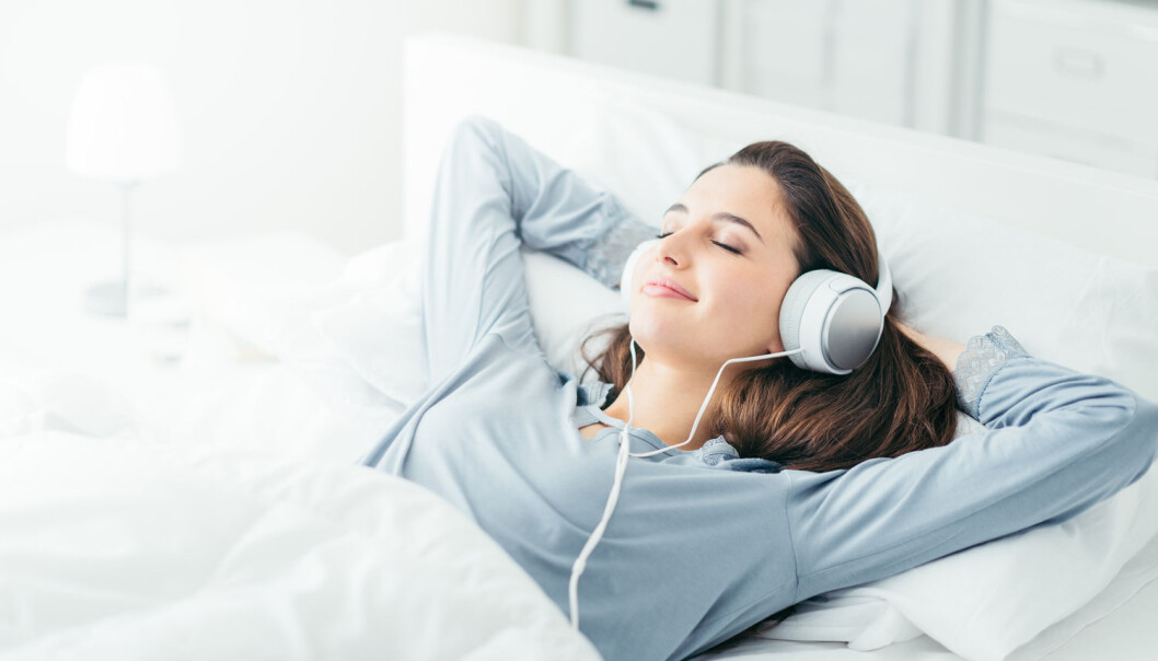 Under REM-søvn kan hjernen fange opp og lagre hva som skjer rundt oss. Derfor kan man faktisk lære noe mens man sover. (Foto: Stock-Asso / Shutterstock / NTB scanpix) Under REM-søvn kan hjernen fange opp og lagre hva som skjer rundt oss. Derfor kan man faktisk lære noe mens man sover. (Foto: Stock-Asso / Shutterstock / NTB scanpix)
