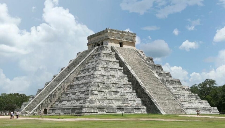 Ifølge Jesper Nielsen var mayaene i Mesoamerika også glade i kakao, som ble drukket ved større seremonier. Her er det «Krigerens Tempel» ved ruinbyen Chichen Itza i det sørøstlige Mexico. (Foto: Daniel Schwen/Wikimedia Commons)