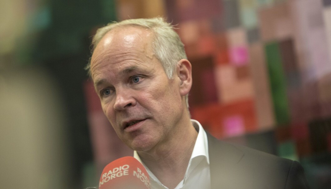 Grunnskolen vil mangle 5800 kvalifiserte lærere i 2040, viser beregninger fra Statistisk sentralbyrå (SSB). På to år har behovet vokst med 4000 lærere. Kunnskaps- og integreringsminister Jan Tore Sanner (H). (Foto: Ole Berg-Rusten / NTB scanpix) Grunnskolen vil mangle 5800 kvalifiserte lærere i 2040, viser beregninger fra Statistisk sentralbyrå (SSB). På to år har behovet vokst med 4000 lærere. Kunnskaps- og integreringsminister Jan Tore Sanner (H). (Foto: Ole Berg-Rusten / NTB scanpix)