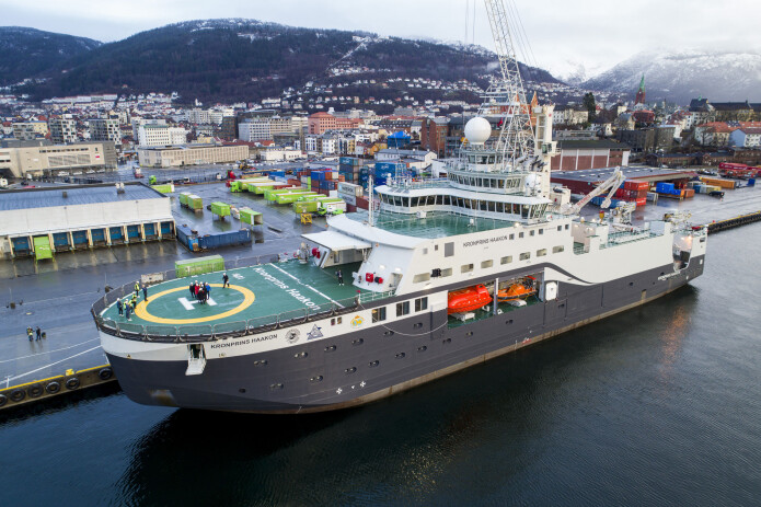 Forskningsskipet Kronprins Haakon skal døpes i Tromsø i november. Her ligger skipet til havn i Bergen, like etter at det ankom fra verftet i Italia i januar. (Foto: Tore Meek / NTB scanpix) Forskningsskipet Kronprins Haakon skal døpes i Tromsø i november. Her ligger skipet til havn i Bergen, like etter at det ankom fra verftet i Italia i januar. (Foto: Tore Meek / NTB scanpix)