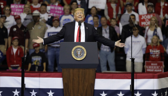 Donald Trump engasjerer – og splitter – velgerne ved årets valg. Her fra et valgmøte for republikanerne i Houston, Texas, 22. oktober. (Foto: Eric Gay / AP / NTB scanpix) Donald Trump engasjerer – og splitter – velgerne ved årets valg. Her fra et valgmøte for republikanerne i Houston, Texas, 22. oktober. (Foto: Eric Gay / AP / NTB scanpix)