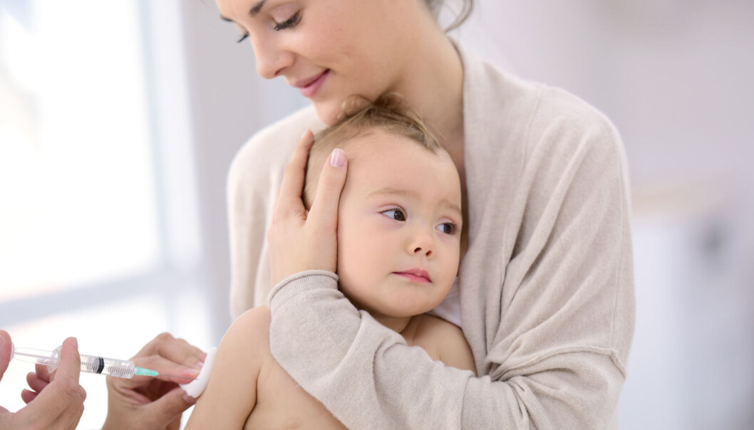 Et lite prikk i armen i barndommen kan føre til livslang beskyttelse mot en lang rekke sykdommer. Noen typer vaksiner styrker immunforsvaret og gir beskyttelse mot mange sykdommer, viser ny dansk forskning. (Foto: goodluz / Shutterstock / NTB scanpix) Et lite prikk i armen i barndommen kan føre til livslang beskyttelse mot en lang rekke sykdommer. Noen typer vaksiner styrker immunforsvaret og gir beskyttelse mot mange sykdommer, viser ny dansk forskning. (Foto: goodluz / Shutterstock / NTB scanpix)