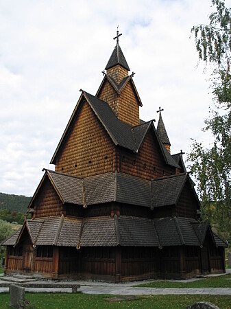 Heddal stavkirke er et nasjonalikon, men er et symbol fra sin tid. (Foto: Astrid J. Nyland) Heddal stavkirke er et nasjonalikon, men er et symbol fra sin tid. (Foto: Astrid J. Nyland)