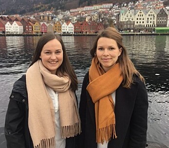Ingvill Nødland (t.v) og Benedicte Sletten Larsen jobber som jobbspesialister i Fretex Jobb og Oppfølging i Bergen. De mener at det beste med jobben er å se på kroppsholdningen til dem som har kommet seg i jobb etter lang tid utenfor arbeidslivet. De blir stoltere og rakere i ryggen. (Foto: Privat) Ingvill Nødland (t.v) og Benedicte Sletten Larsen jobber som jobbspesialister i Fretex Jobb og Oppfølging i Bergen. De mener at det beste med jobben er å se på kroppsholdningen til dem som har kommet seg i jobb etter lang tid utenfor arbeidslivet. De blir stoltere og rakere i ryggen. (Foto: Privat)