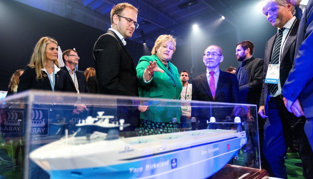 Statsminister Erna Solberg sammen med lederen for FNs klimapanel, Hoesung Lee og Marius Holm på ZERO-konferansen i Oslo onsdag. På bildet fra venstre Bjørn Tore Orvik Yara, statsminister Erna Solberg, lederen for FNs klimapanel, Hoesung Lee, klima- og miljøminister Ola Elvestuen og Marius Holm, daglig leder i miljøstiftelsen ZERO. (Foto: Gorm Kallestad / NTB scanpix) Statsminister Erna Solberg sammen med lederen for FNs klimapanel, Hoesung Lee og Marius Holm på ZERO-konferansen i Oslo onsdag. På bildet fra venstre Bjørn Tore Orvik Yara, statsminister Erna Solberg, lederen for FNs klimapanel, Hoesung Lee, klima- og miljøminister Ola Elvestuen og Marius Holm, daglig leder i miljøstiftelsen ZERO. (Foto: Gorm Kallestad / NTB scanpix)