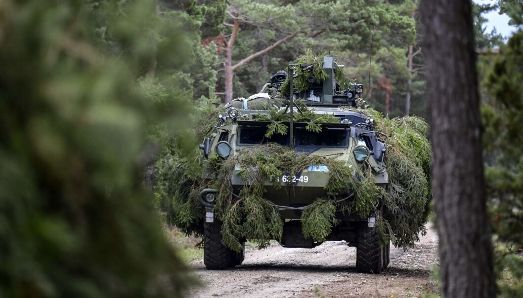 Finland er Nordens militære stormakt. Om lag 2000 soldater fra alle Finlands våpengrener hær, flyvåpen og marine deltok i militærøvelsen Trident Juncture som ble holdt i Norge for to uker siden. Her er et finsk militært kjøretøy på vei til en svensk-finsk militærøvelse i fjor. (Foto: Anders Wiklund/AFP/TT/NTB scanpix) Finland er Nordens militære stormakt. Om lag 2000 soldater fra alle Finlands våpengrener hær, flyvåpen og marine deltok i militærøvelsen Trident Juncture som ble holdt i Norge for to uker siden. Her er et finsk militært kjøretøy på vei til en svensk-finsk militærøvelse i fjor. (Foto: Anders Wiklund/AFP/TT/NTB scanpix)