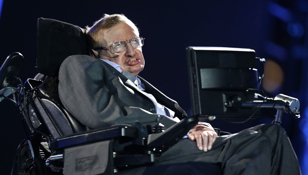 En av Stephen Hawkings rullestoler – en betydelig eldre modell enn den på bildet – er solgt på auksjon. (Arkivfoto: Matt Dunham / AP / NTB scanpix) En av Stephen Hawkings rullestoler – en betydelig eldre modell enn den på bildet – er solgt på auksjon. (Arkivfoto: Matt Dunham / AP / NTB scanpix)